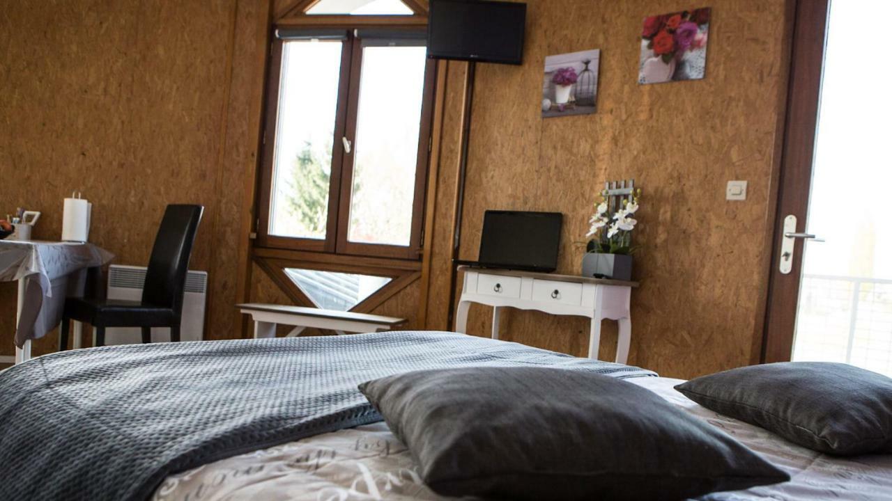 Studios Etape Du Lac Бурбон-Ланси Екстериор снимка