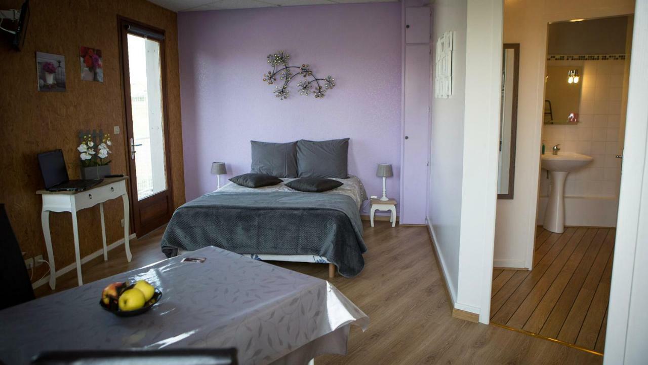 Studios Etape Du Lac Бурбон-Ланси Екстериор снимка