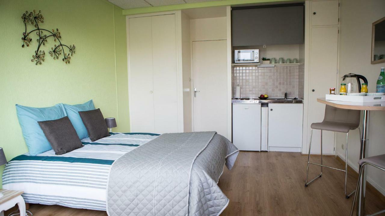 Studios Etape Du Lac Бурбон-Ланси Екстериор снимка