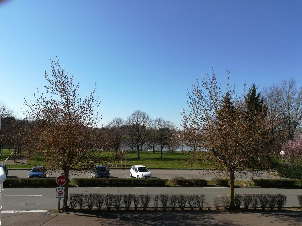 Studios Etape Du Lac Бурбон-Ланси Екстериор снимка